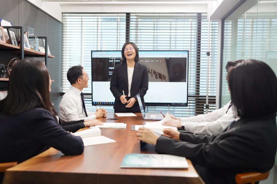 Attorney Sohyun Park leading a staff meeting in the Sarang IP conference room